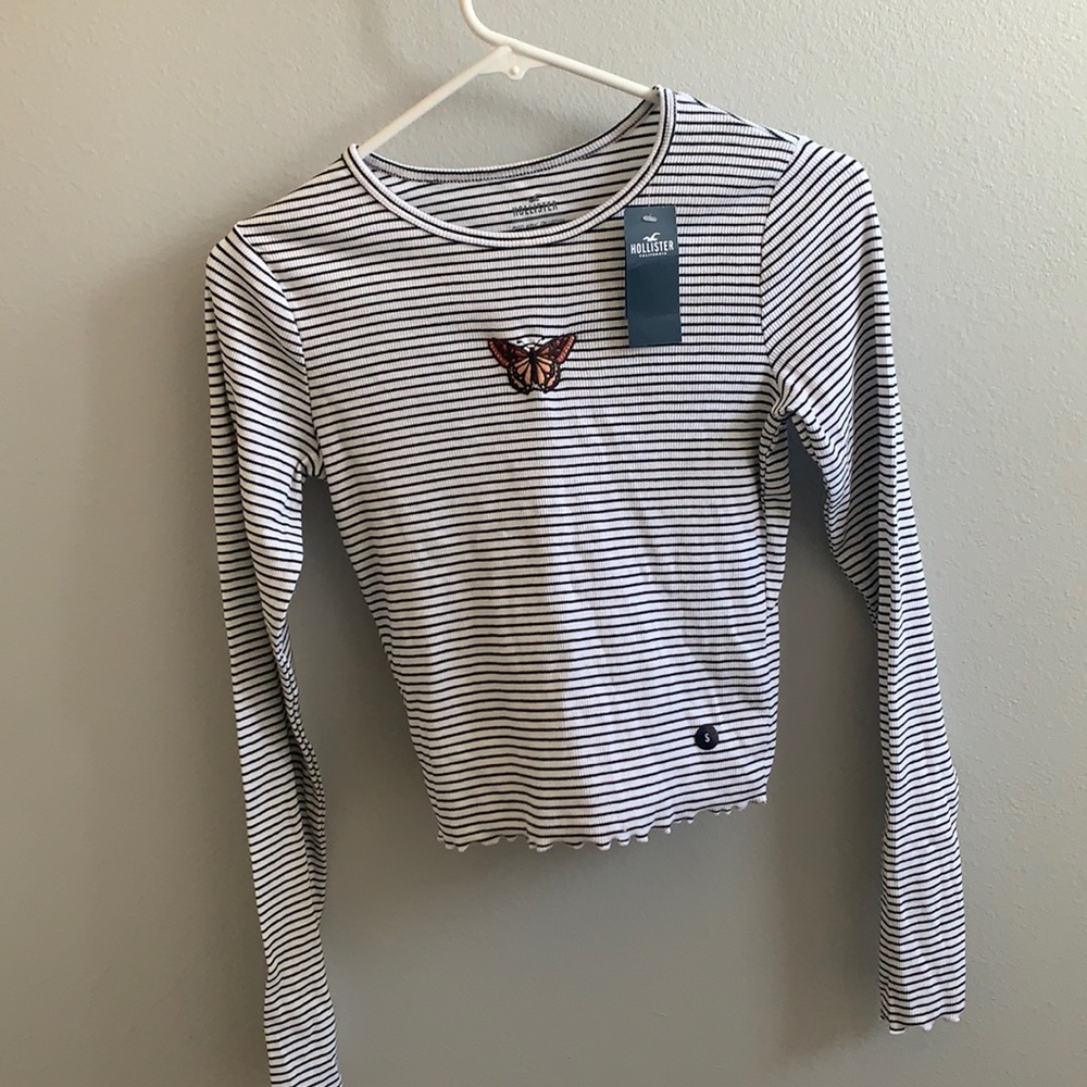 New with tags! Nothing wrong with the shirt!